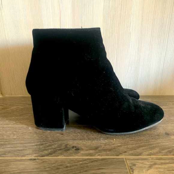 Joe fresh velvet bootie, lightly used. - Picture 2 of 5